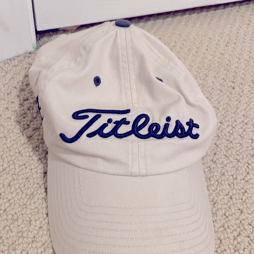 2 titleist hats